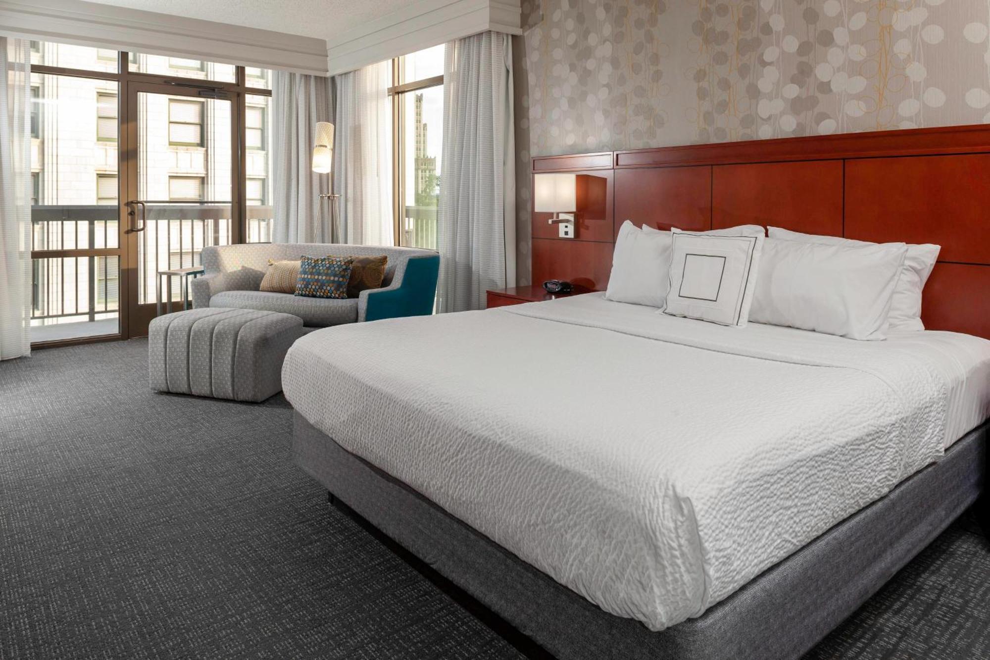 Отель Courtyard Memphis Downtown Экстерьер фото